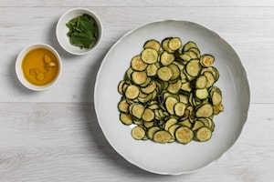 Preparazione Insalata di pasta con zucchine alla scapece e mortadella - Fase 2