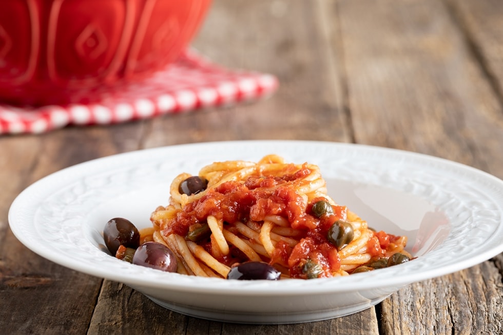 Pasta alla puttanesca ricetta