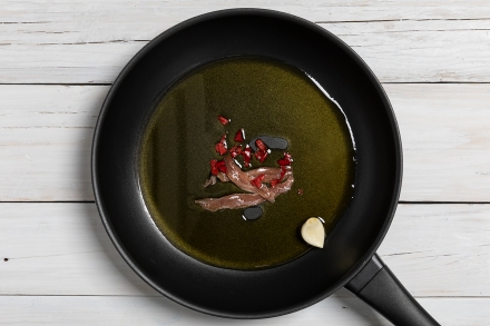 Preparazione Pasta alla puttanesca - Fase 1 Preparazione Pasta alla puttanesca - Fase 1