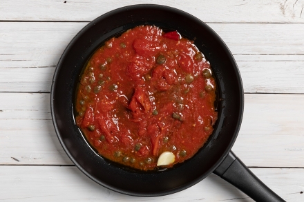Preparazione Pasta alla puttanesca - Fase 1 Preparazione Pasta alla puttanesca - Fase 1