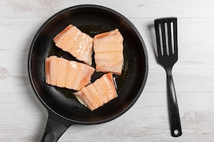 Preparazione Salmone in padella - Fase 1
