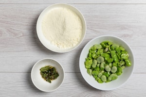 Preparazione Tartufini con fave, pecorino, noci e salame - Fase 1