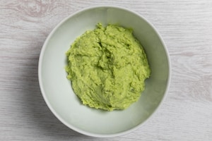 Preparazione Tartufini con fave, pecorino, noci e salame - Fase 2