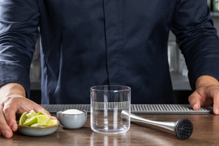 Preparazione Caipirinha  - Fase 1 Preparazione Caipirinha  - Fase 1