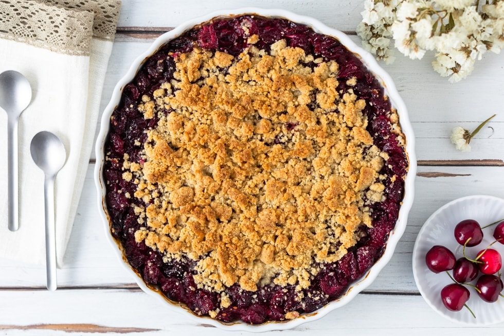 Crumble alle ciliegie ricetta