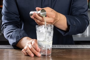 Preparazione Gin Fizz - Fase 3