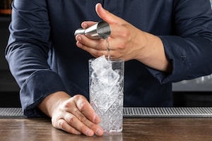 Preparazione Gin Tonic - Fase 1