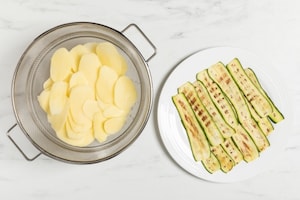 Preparazione Parmigiana di zucchine e patate  - Fase 1