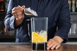 Preparazione Piña Colada - Fase 3