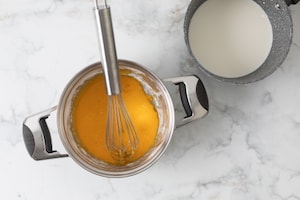 Preparazione Semifreddo al passion fruit - Fase 1