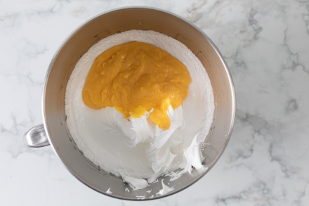 Preparazione Semifreddo al passion fruit - Fase 4 Preparazione Semifreddo al passion fruit - Fase 4