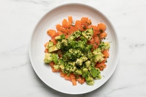 Preparazione Tartare di salmone e avocado - Fase 3