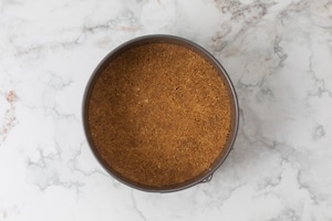 Preparazione Torta fredda allo yogurt - Fase 1