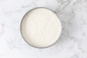 Preparazione Torta fredda allo yogurt - Fase 3