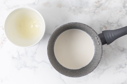 Preparazione Torta fredda allo yogurt - Fase 2 Preparazione Torta fredda allo yogurt - Fase 2