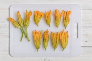 Preparazione Fiori di zucca al forno facilissimi - Fase 2