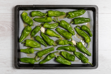 Preparazione Friggitelli al forno - Fase 1 Preparazione Friggitelli al forno - Fase 1