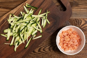 Preparazione Frittata di albumi con zucchine e gamberetti - Fase 1