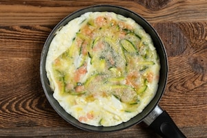 Preparazione Frittata di albumi con zucchine e gamberetti - Fase 3