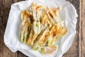 Preparazione Parmigiana di fiori di zucca - Fase 1