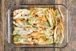 Preparazione Parmigiana di fiori di zucca - Fase 2