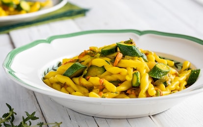 Strozzapreti con zucchine e zafferano