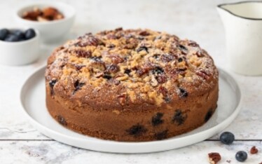 Torta con mirtilli e noci pecan