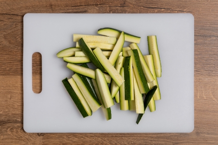 Preparazione Zucchine impanate al forno - Fase 1 Preparazione Zucchine impanate al forno - Fase 1
