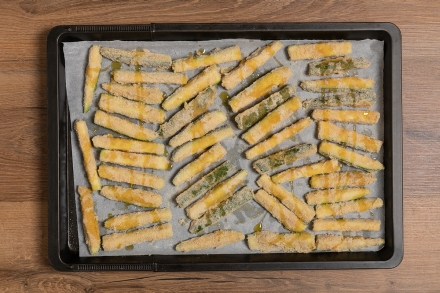 Preparazione Zucchine impanate al forno - Fase 2 Preparazione Zucchine impanate al forno - Fase 2