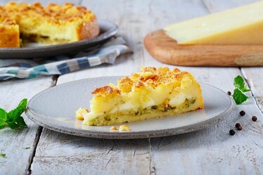 Sbriciolata di patate, zucchine e formaggio