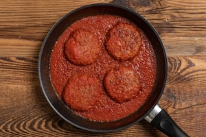 Preparazione Burger alla pizzaiola con carne vegetale  - Fase 2