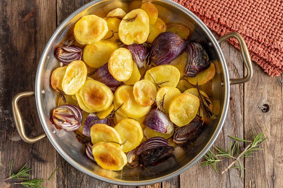 Patate e cipolle al forno ricetta