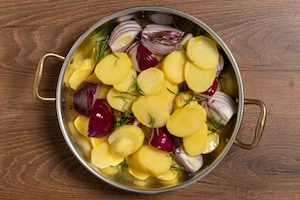 Preparazione Patate e cipolle al forno - Fase 2