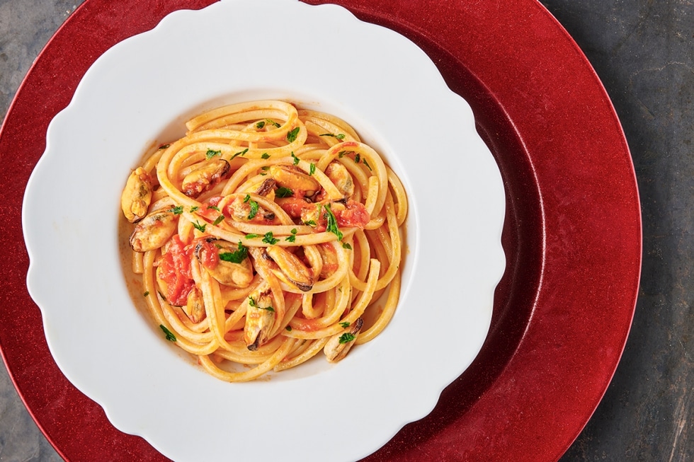 Spaghetti alla chitarra con sugo di cozze ricetta