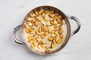 Preparazione Spaghetti alla chitarra con sugo di cozze - Fase 3