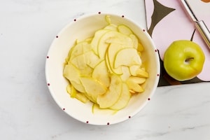 Preparazione Torta di mele in 15 minuti senza uova e senza burro - Fase 1
