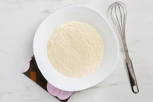 Preparazione Torta di mele in 15 minuti senza uova e senza burro - Fase 1