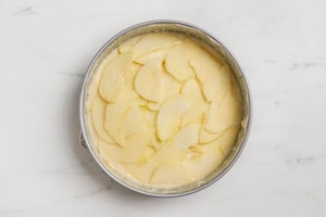 Preparazione Torta di mele in 15 minuti senza uova e senza burro - Fase 3