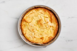 Preparazione Torta di mele in 15 minuti senza uova e senza burro - Fase 4