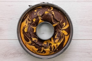 Preparazione Ciambella bicolore alla zucca e cioccolato  - Fase 3