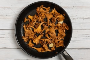 Preparazione Finferli in padella - Fase 2