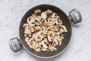 Preparazione Rotolo di panfocaccia ripieno - Fase 2