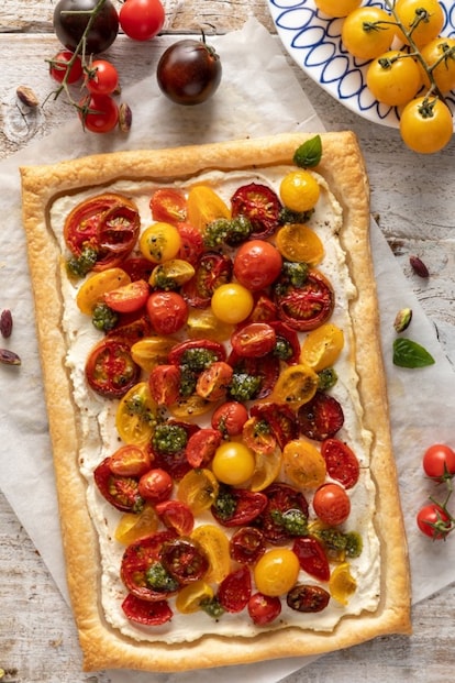 Sfogliata di ricotta e pomodorini con pesto di pistacchi al basilico