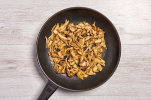 Preparazione Tagliatelle ai funghi porcini - Fase 2