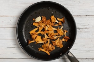 Preparazione Tagliatelle con i finferli - Fase 1