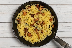 Preparazione Tagliatelle con i finferli - Fase 2