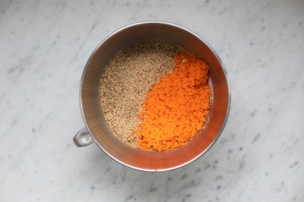 Preparazione Torta di carote e nocciole - Fase 4 Preparazione Torta di carote e nocciole - Fase 4