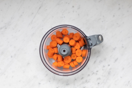 Preparazione Torta di carote e nocciole - Fase 2 Preparazione Torta di carote e nocciole - Fase 2