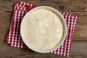 Preparazione Pan di Spagna arrotolato senza glutine con namelaka al cioccolato bianco - Fase 1