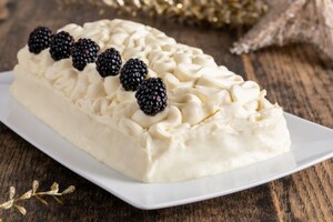 Preparazione Pan di Spagna arrotolato senza glutine con namelaka al cioccolato bianco - Fase 7